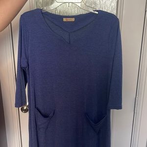 Blue 3/4 sleeve maxi dress with pockets.